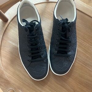 Men’s Gucci sneakers size 9